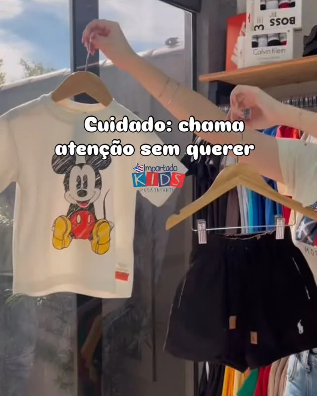 Camiseta Mickey com bermuda preta